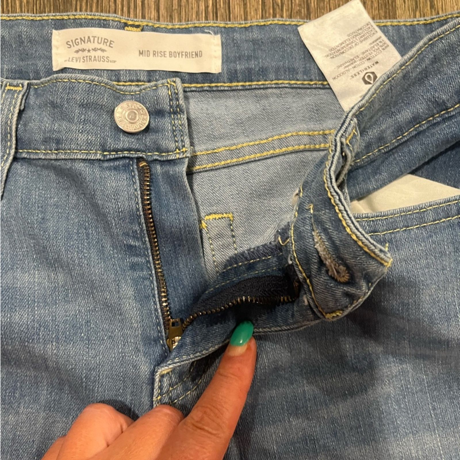 Levi's Levis Jeans Mid Rise Capris Boyfriend Distressed Denim Size 30" / US 8 / IT 44 - 6 Thumbnail