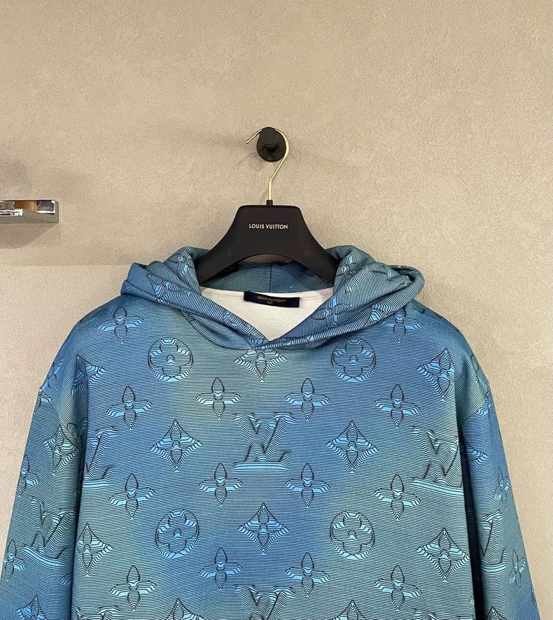 Louis Vuitton Louis Vuitton Blue gradient full-print logo sweatshirt 2503 Size US M / EU 48-50 / 2 - 5 Thumbnail