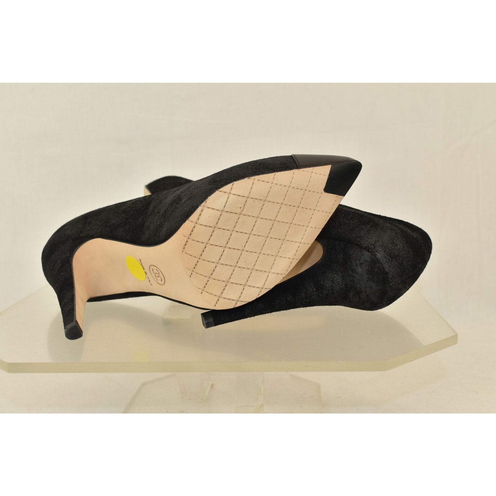 Chanel NEW CHANEL BLACK G28778 SUEDE CC LOGO POINTY TOE PUMPS 37.5 Size US 7.5 / IT 37.5 - 6 Thumbnail