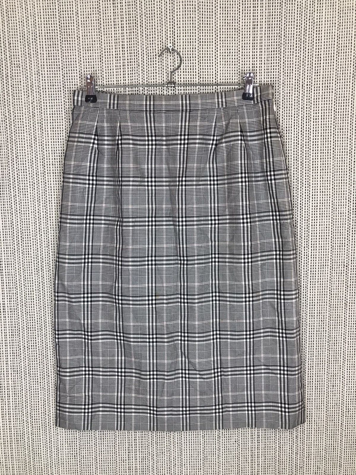Burberry × Vintage ‼️VINTAGE BURBERRY MIDI SKIRT NICE DESIGN‼️ Size 30" / US 8 / IT 44 - 1 Thumbnail