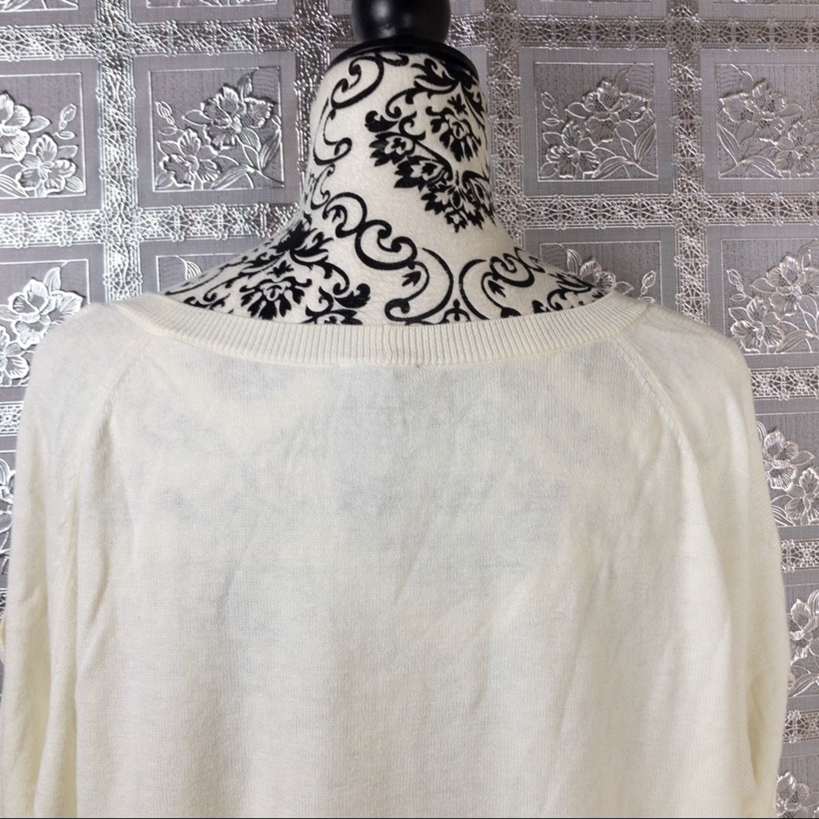 Express Express Cold Shoulder Extreme Circle Hem Sweater Size M / US 6-8 / IT 42-44 - 5 Thumbnail