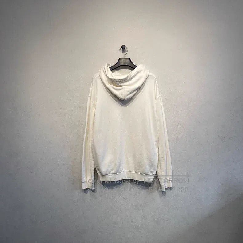 Louis Vuitton Louis Vuitton size 5l FW25 embossed logo hooded sweatshirt Size US M / EU 48-50 / 2 - 2 Thumbnail