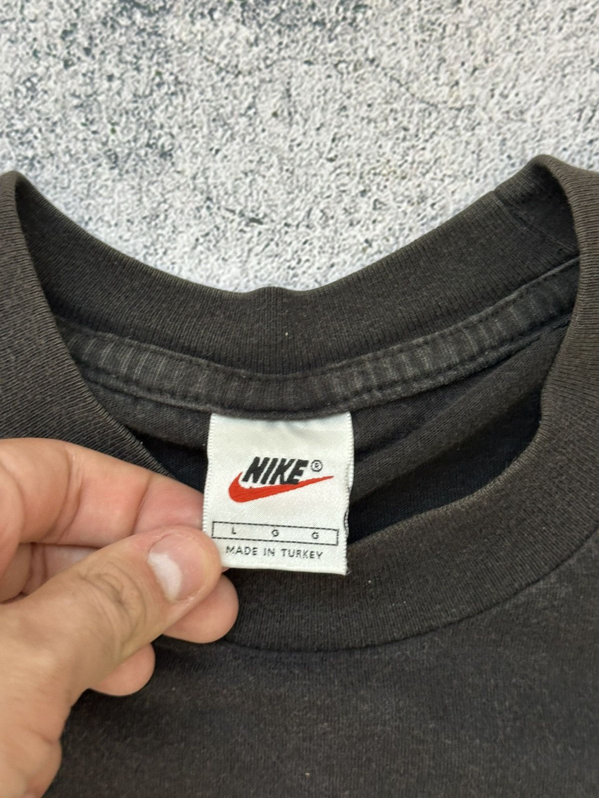 Nike Vintage Nike Black T-shirt Swoosh Logo Size US L / EU 52-54 / 3 - 7 Thumbnail