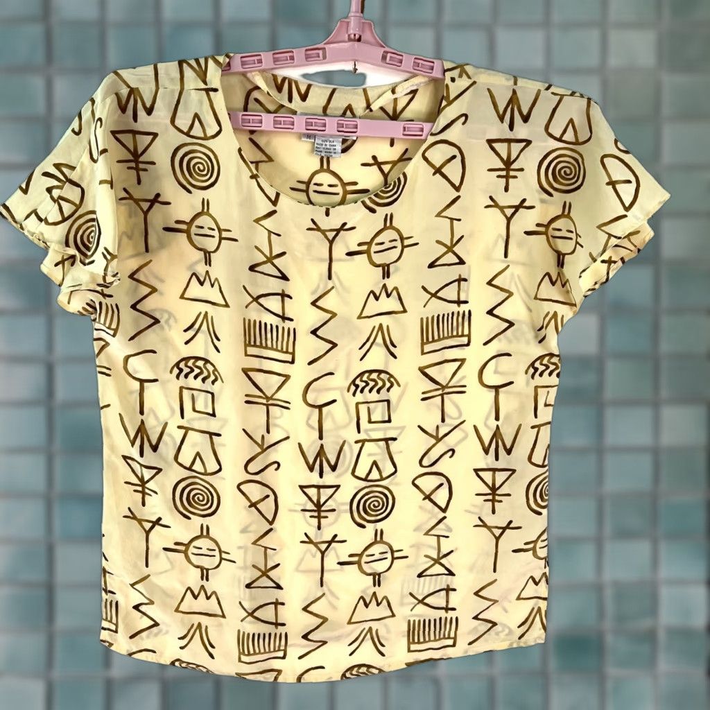 Vintage Alexandria Blouse Womens Size M Ivory Silk Dolman Sleeve Hieroglyphic Ethnic Print Size M / US 6-8 / IT 42-44 - 1 Thumbnail