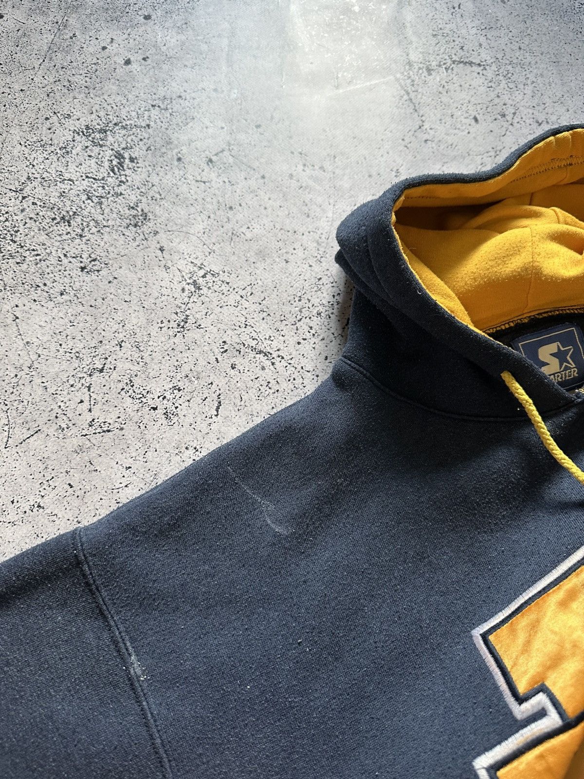 Starter × Vintage Vintage 90s Starter University Of Michigan Sweatshirt Size US L / EU 52-54 / 3 - 6 Thumbnail
