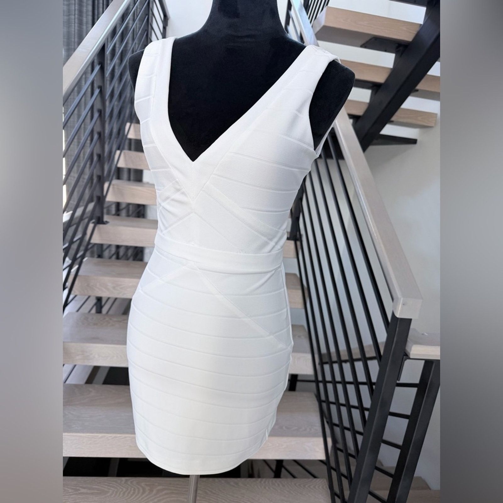 Guess New Guess Stylish White V-Neck Dress size S Size XS / US 0-2 / IT 36-38 - 4 Thumbnail