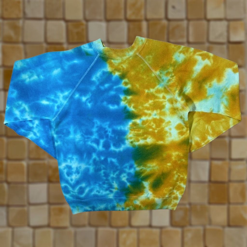 Hanes VINTAGE Hanes Butterfly Graphic Tie Dye Crewneck Sweatshirt Sweatshirt Large Medium Blue/Yellow Tie Dye Mens Size US M / EU 48-50 / 2 - 1 Thumbnail