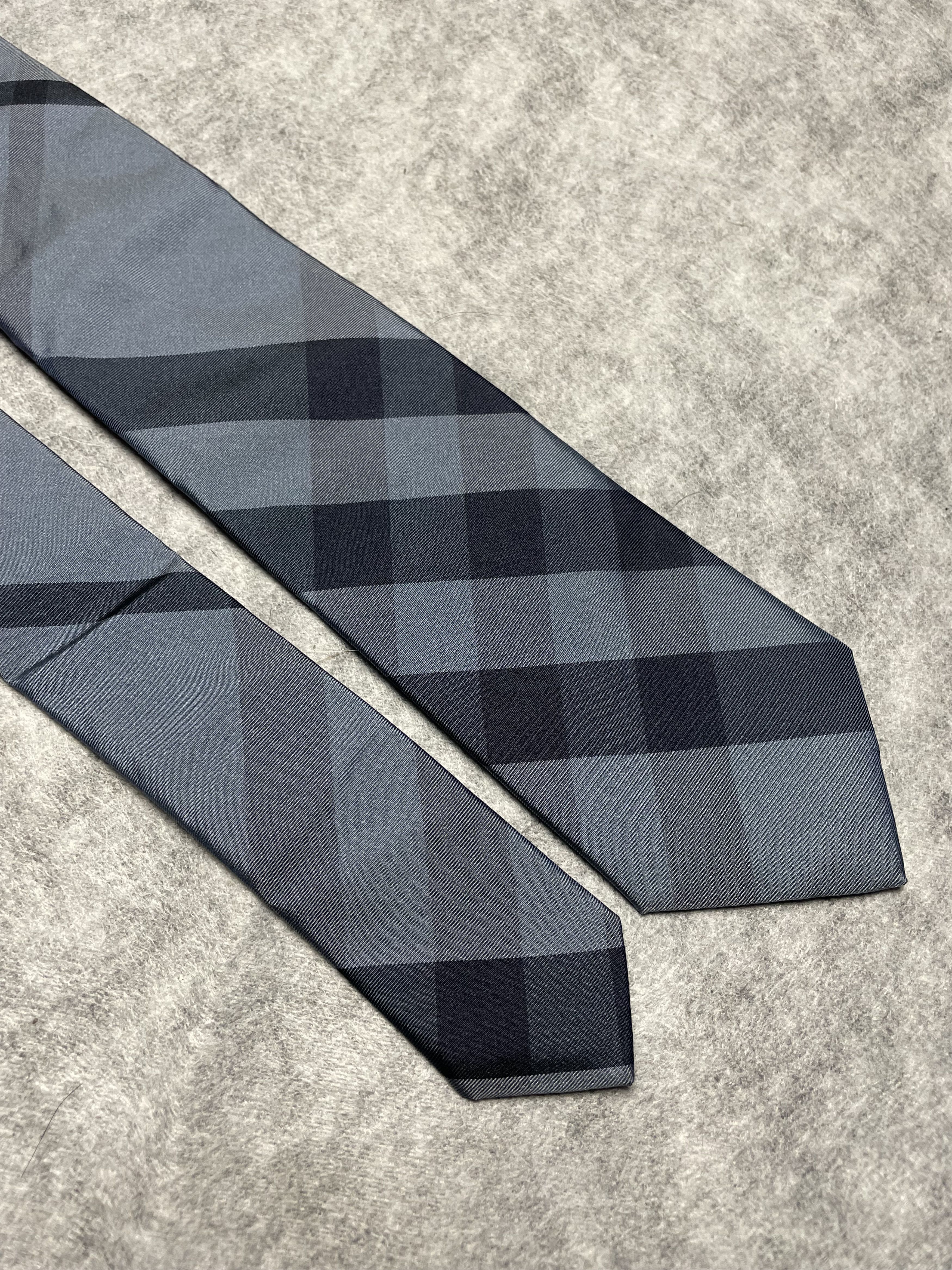 Burberry Burberry London Blue Grey Check Plaid Silk Mens Tie Size ONE SIZE - 2 Thumbnail