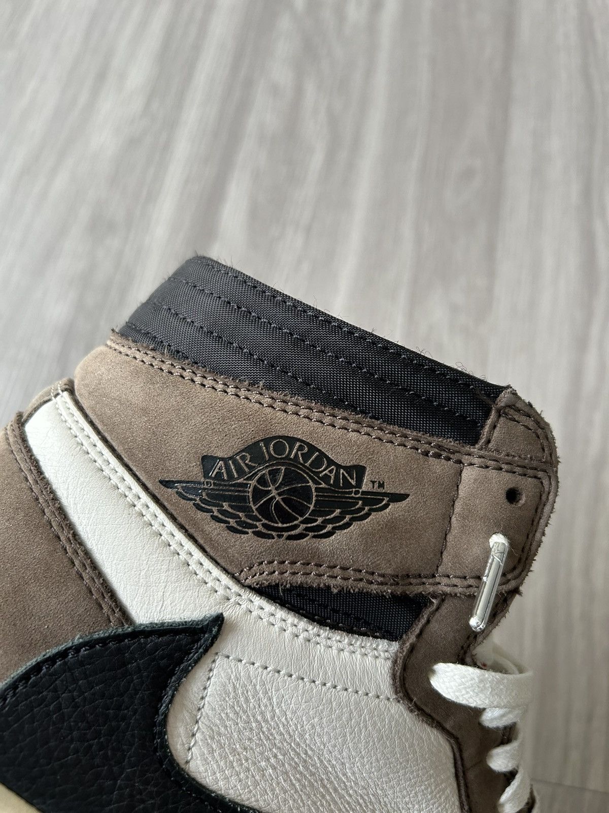 Jordan Brand × Travis Scott Travis Scott x Air Jordan Retro 1 High OG Mocha Size 11 Size US 11 / EU 44 - 17 Thumbnail