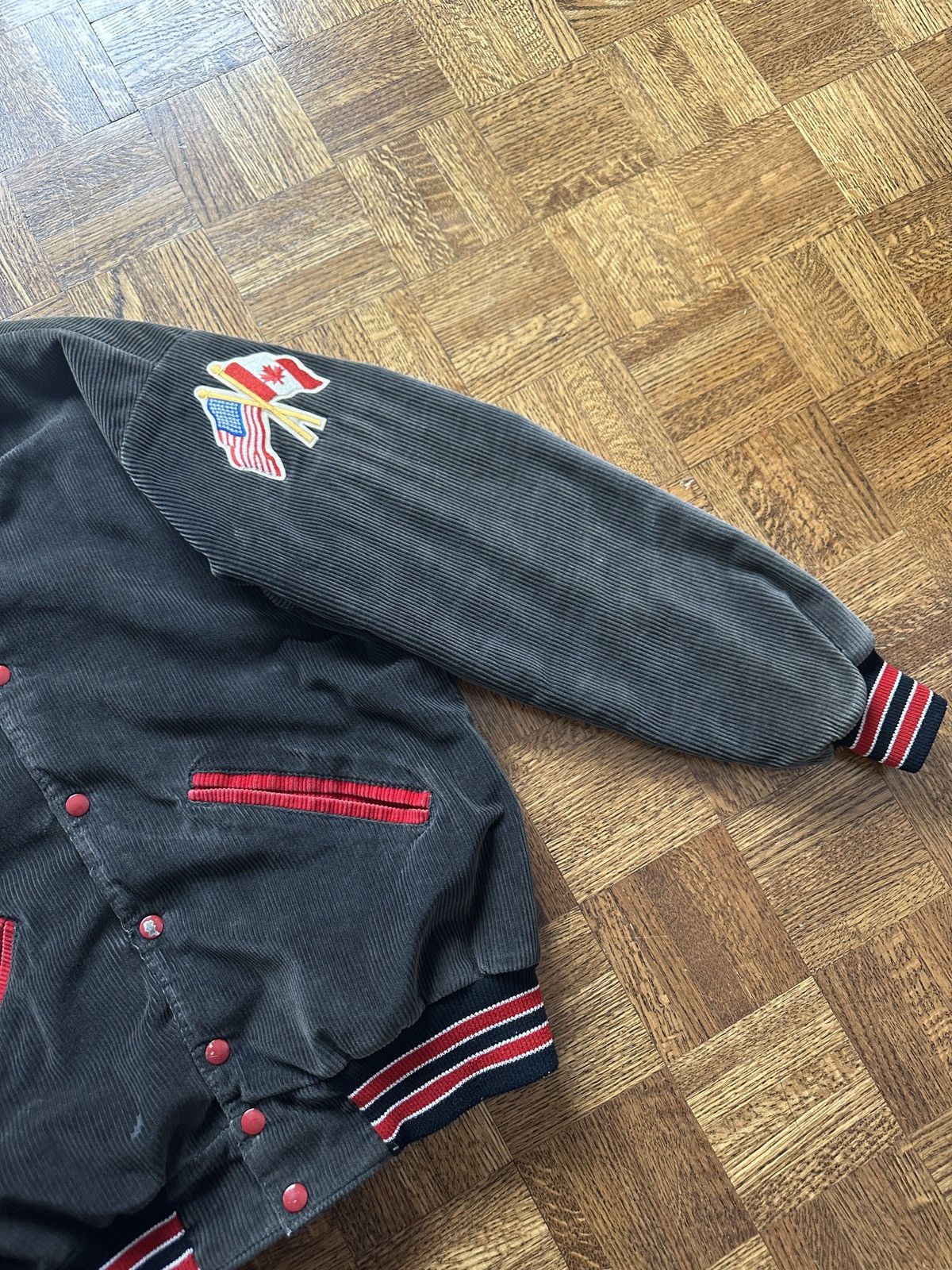 Vintage Vintage Delong Faded Corduroy Bomber Varsity Jacket Size US L / EU 52-54 / 3 - 7 Thumbnail