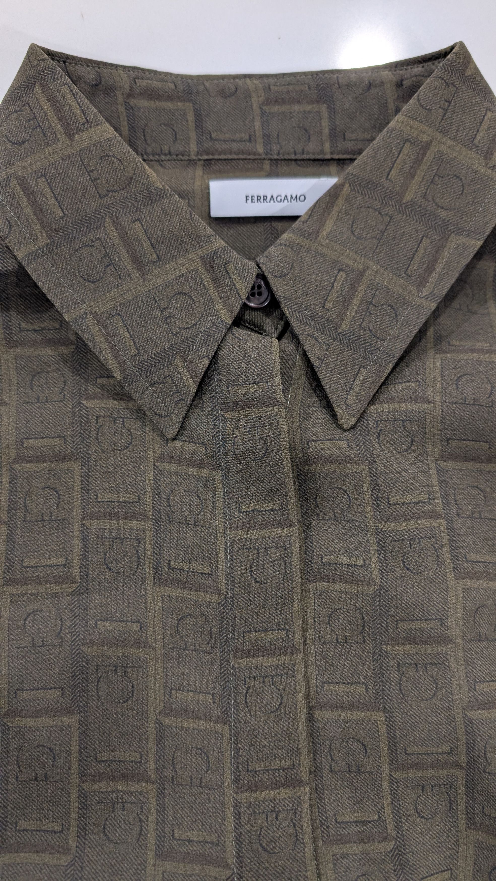 Salvatore Ferragamo FERRAGAMO Sheer Monogram Silk Blouse Size S / US 4 / IT 40 - 4 Thumbnail