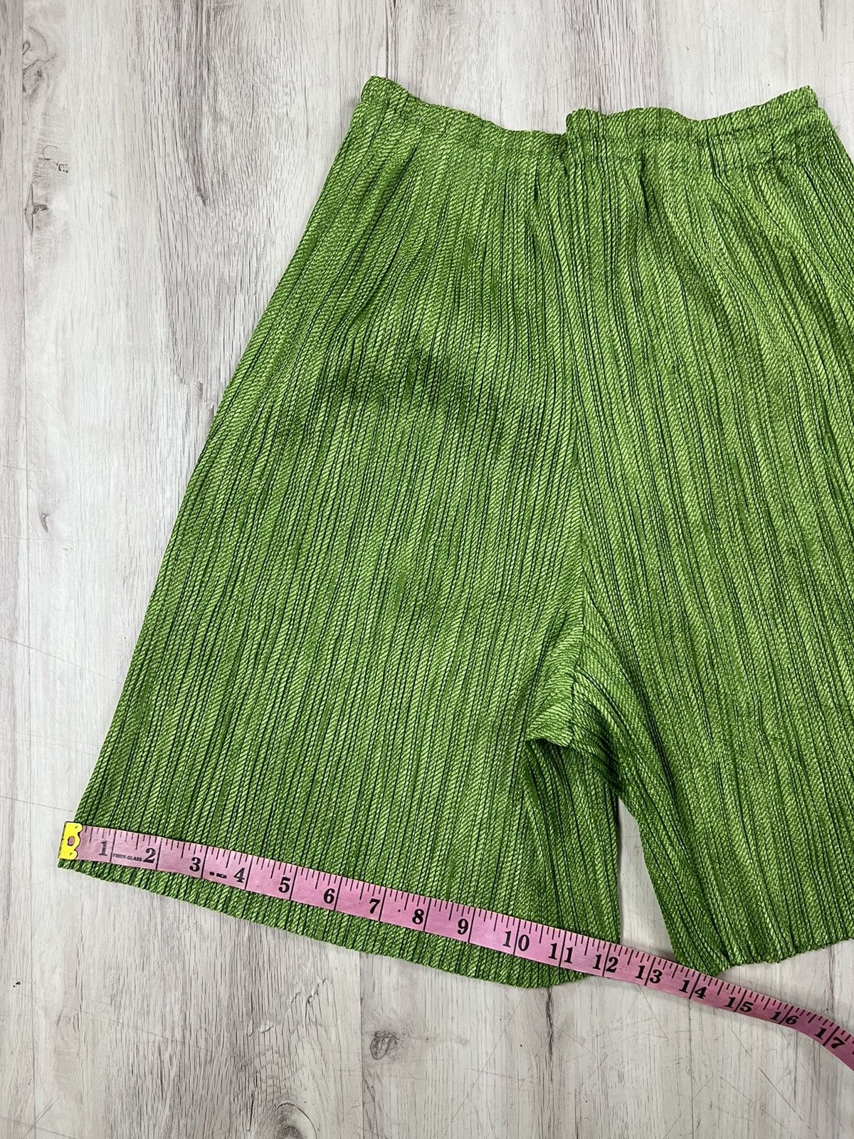 Pleats Please Issey Miyake Pleats Please Short Pants Size 34" / US 12 / IT 48 - 6 Thumbnail