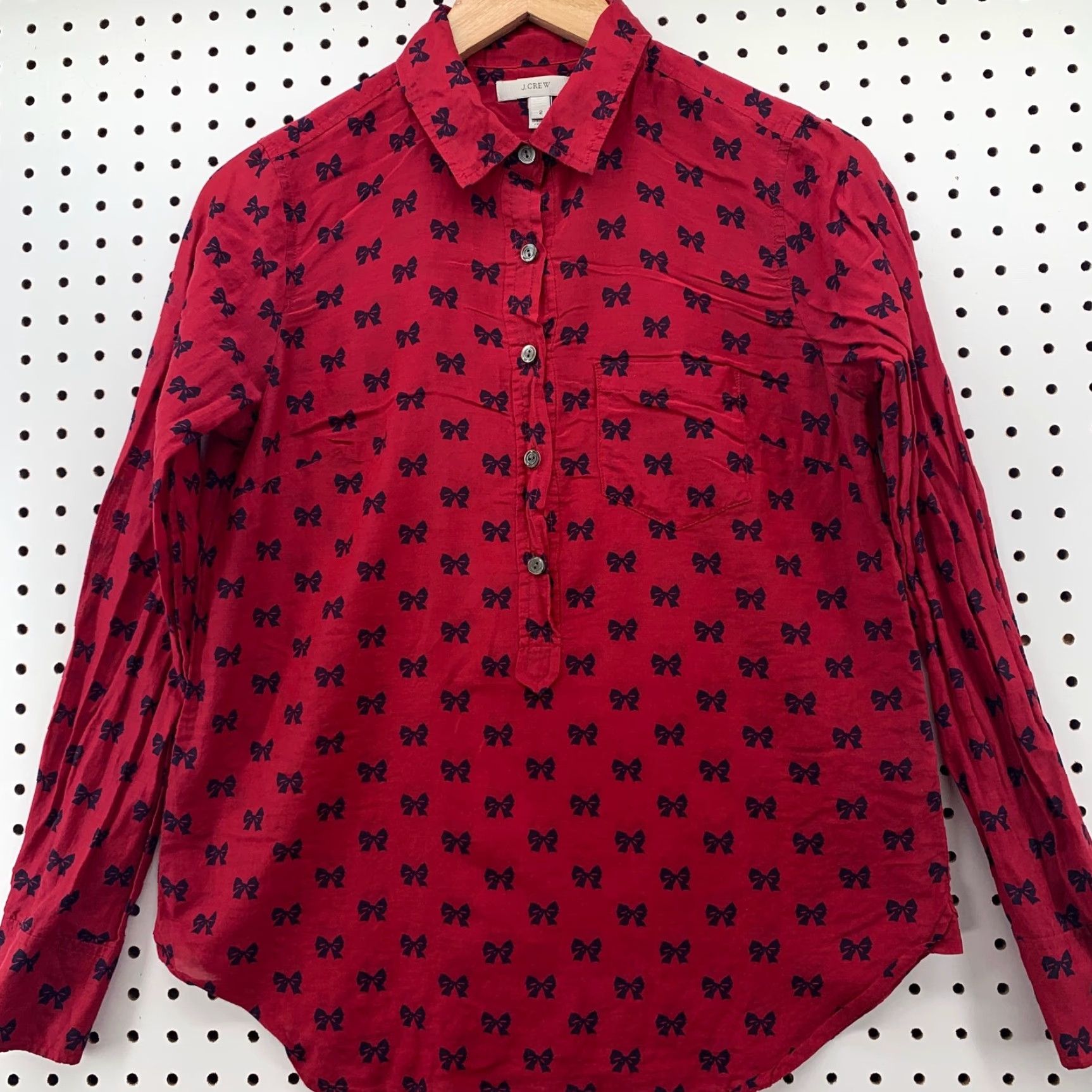 J.Crew J.CREW Button Shirt Womens Size 2 Red Long Sleeve Bow Tie AOP 18.5x25.5 Size XS / US 0-2 / IT 36-38 - 4 Thumbnail