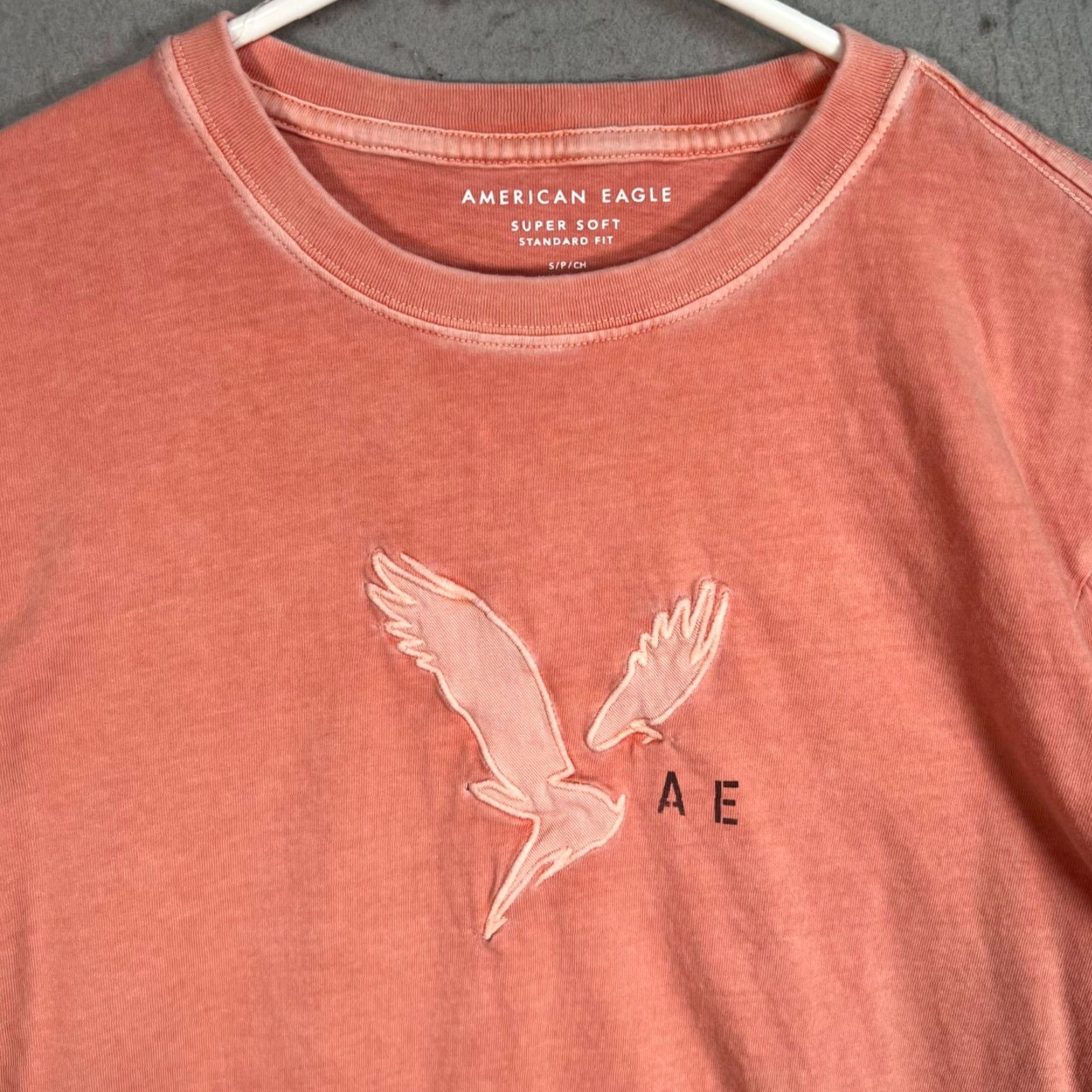 American Eagle Outfitters American Eagle Outfitters Super Soft Long Sleeve Graphic T-Shirt Salmon Pink Small Mens Size S / US 4 / IT 40 - 5 Thumbnail