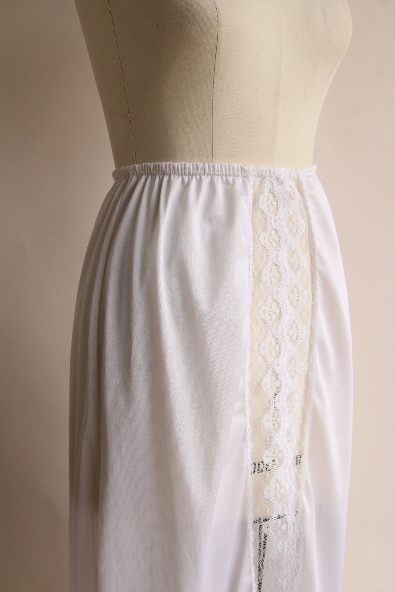 Pierre Cardin Vintage 1980s Half Slip, Pierre Cardin White Nylon With Lace Size ONE SIZE - 5 Thumbnail
