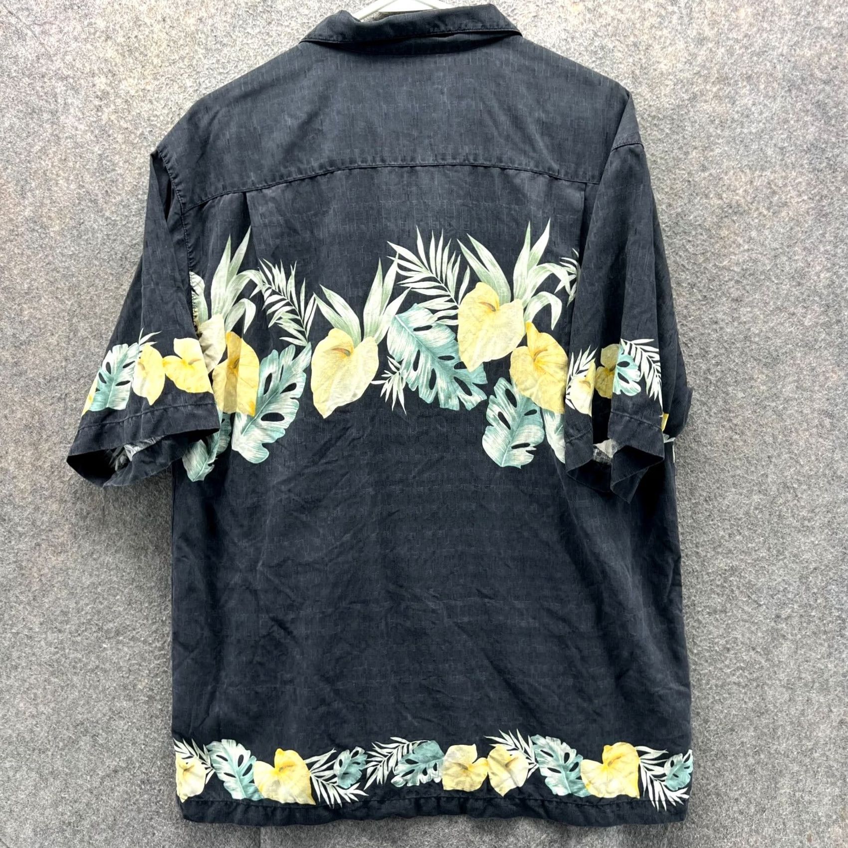 Tommy Bahama VINTAGE Tommy Bahama Shirt Mens M Black Button-Down Floral Hawaiian Camp Paradise Shirt Size US M / EU 48-50 / 2 - 2 Thumbnail