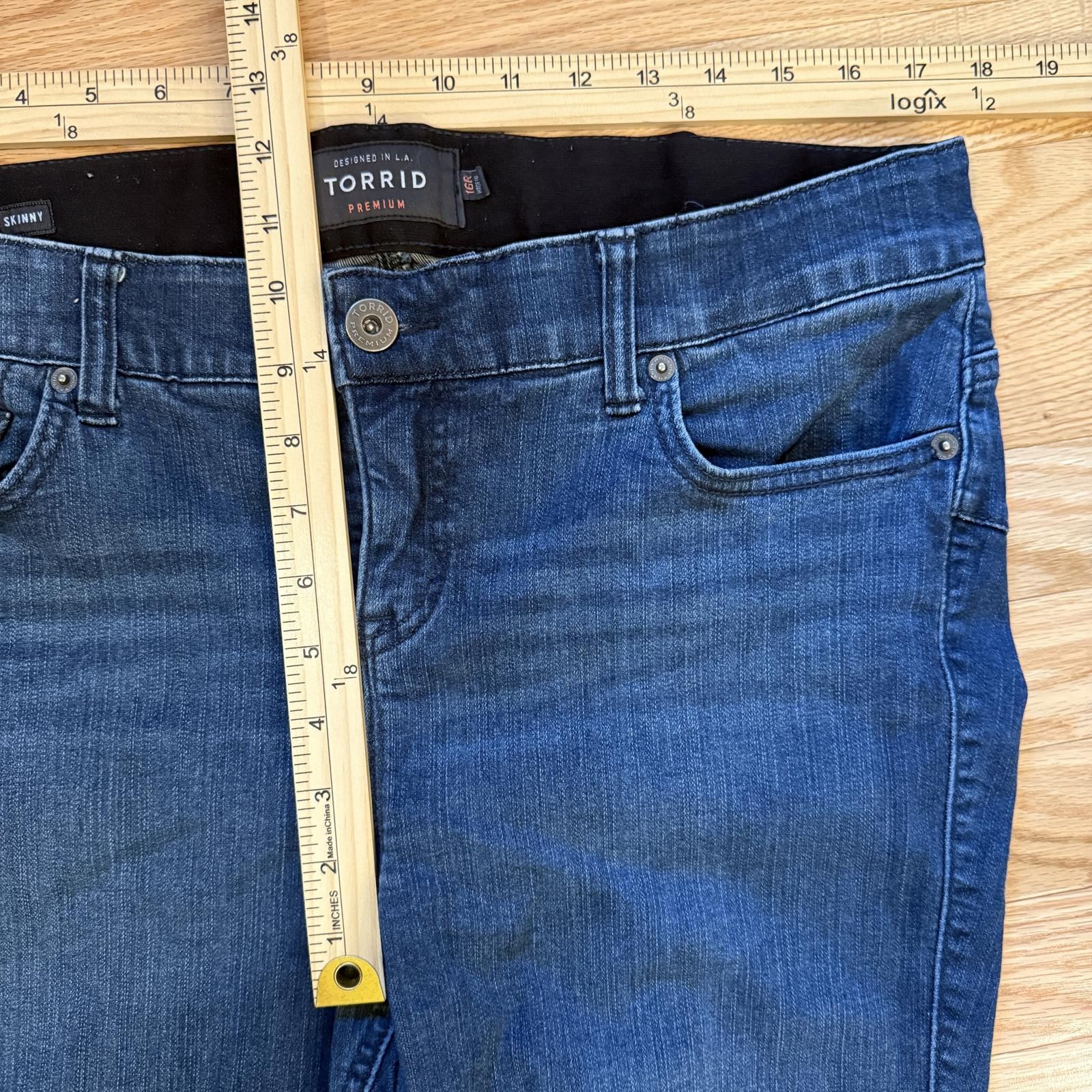Torrid Torrid Premium Bombshell Skinny jeans dark wash stretch 16R Size 38" / US 16 / IT 52 - 3 Thumbnail