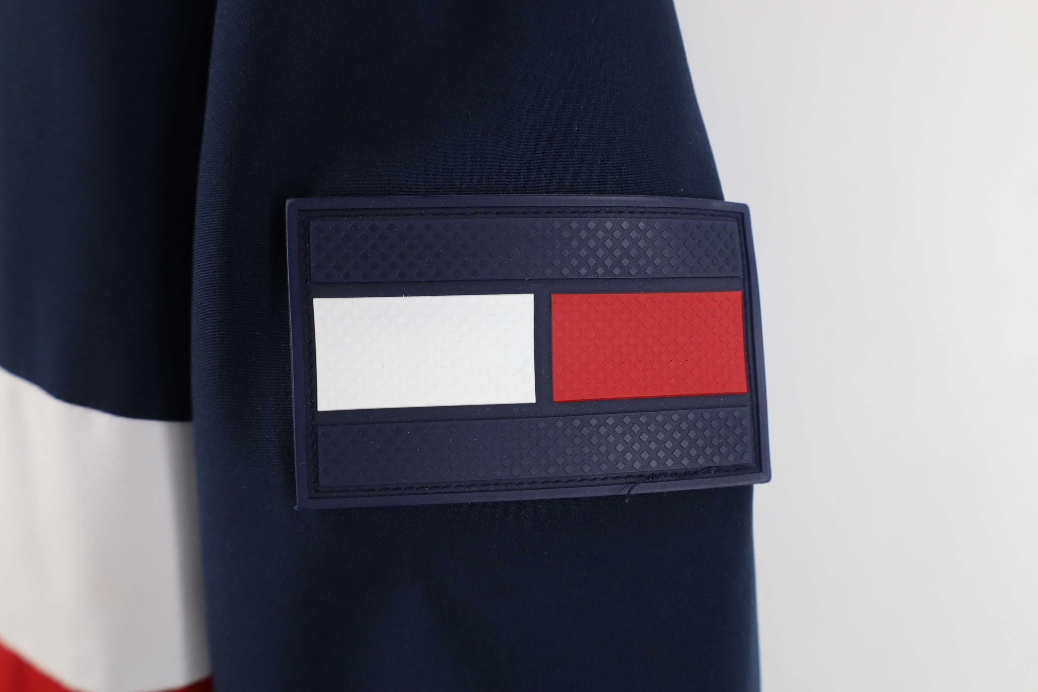 Tommy Hilfiger Vintage Y2K Tommy Hilfiger Flag Patch Hooded Puffer Jacket Size US M / EU 48-50 / 2 - 4 Thumbnail