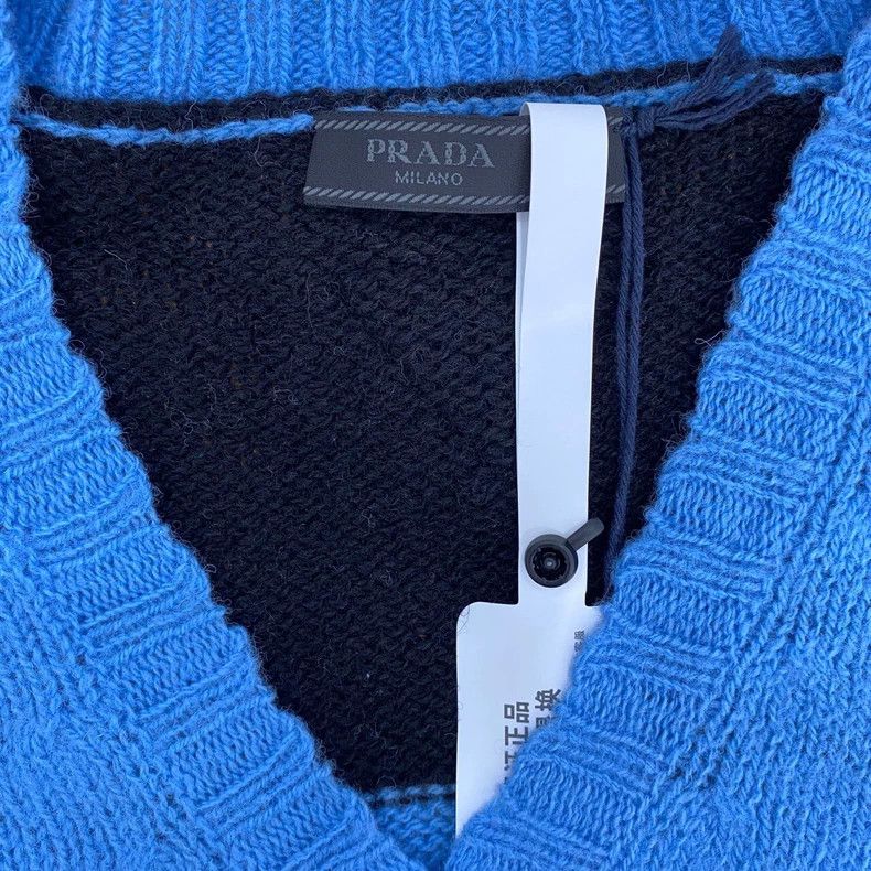 Prada Prada Blue and black color block V-neck knitted sweater 250 Size US L / EU 52-54 / 3 - 5 Thumbnail