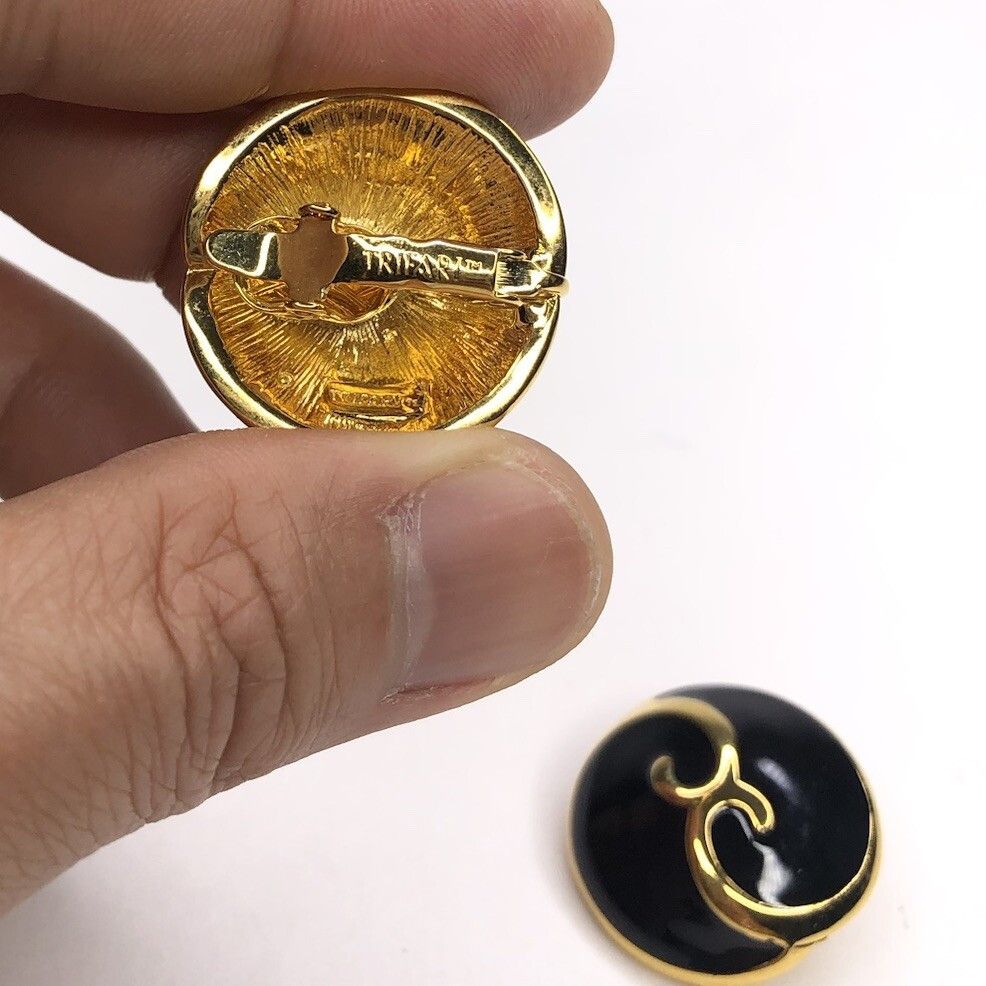 Other Vtg 80s Trifari Earrings Gold Tone Black Enamel Clip On Size ONE SIZE - 6 Thumbnail