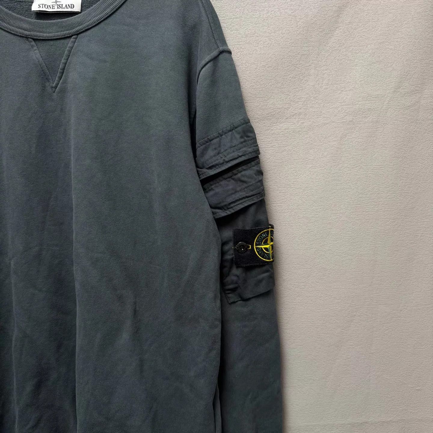 Stone Island Stone Island Arm Pocket Crewneck Sweatshirt Smoke Gray L 98 New Size US L / EU 52-54 / 3 - 3 Thumbnail