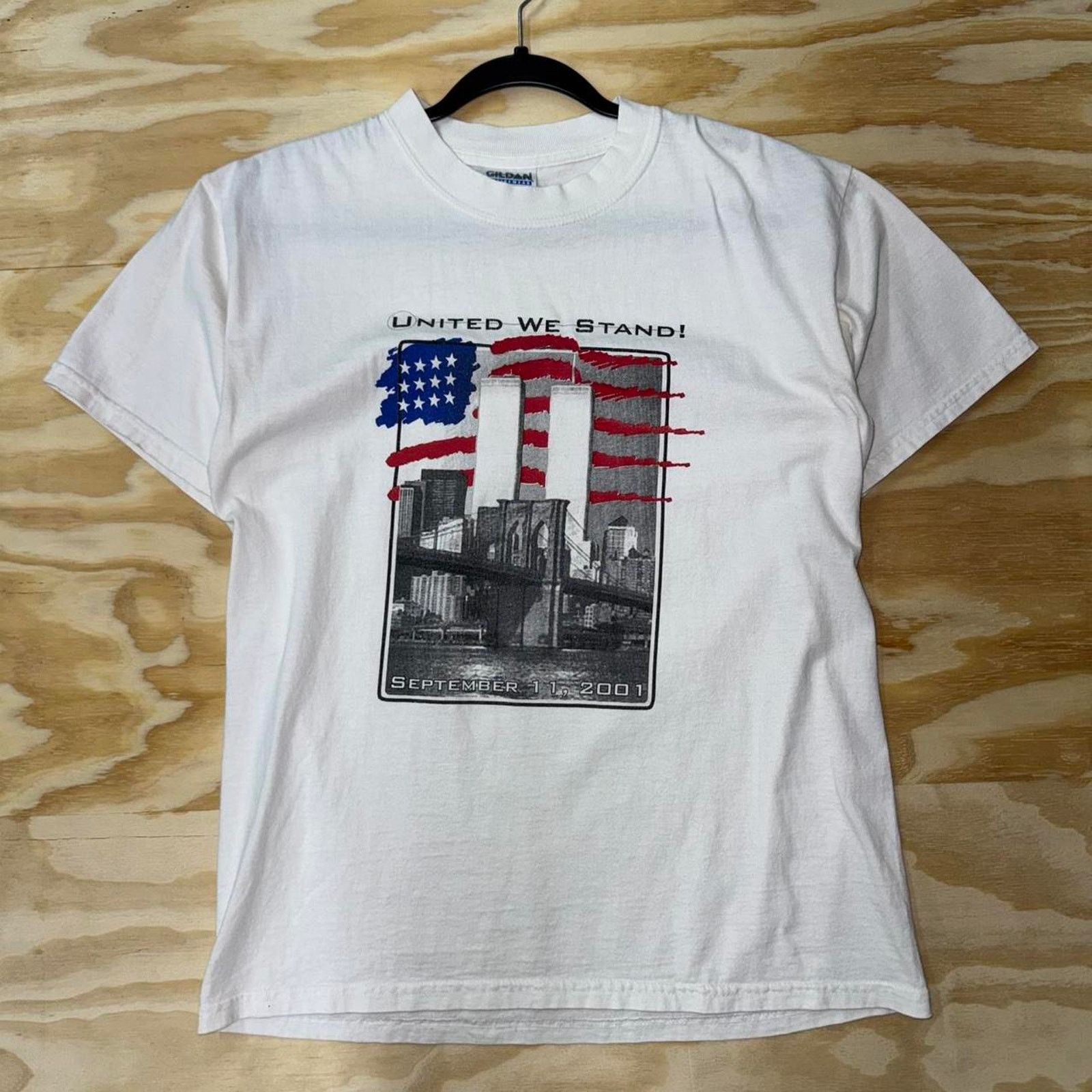 Gildan Vintage y2k united we stand 9-11 2001 memorial t-shirt Size US M / EU 48-50 / 2 - 1 Thumbnail