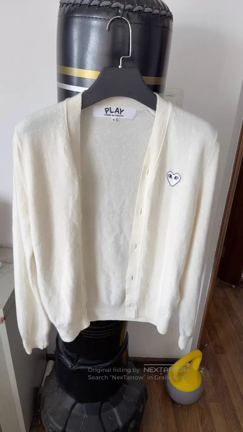 Comme des Garcons Comme Des Garcons White Heart V-neck Wool Cardigan Size S / US 4 / IT 40 - 2 Thumbnail