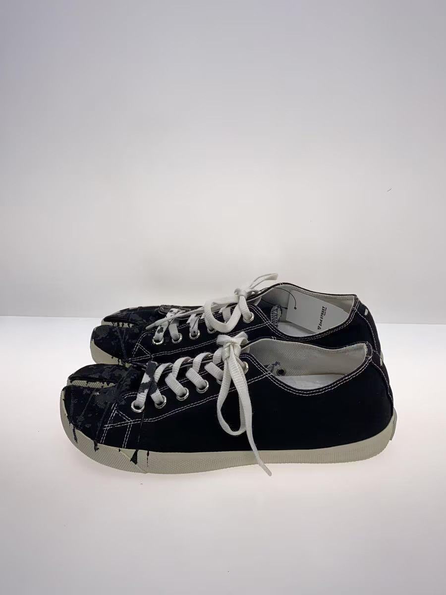 image of Maison Margiela Aw19 Paint Splatter Tabi Sneakers in Black, Women's