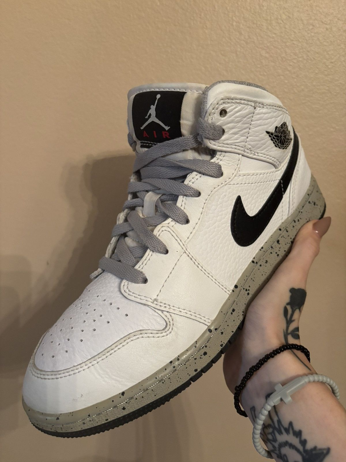 Jordan Brand Air Jordan 1 Retro Mid GS 'White Cement' Size US 6.5 / EU 39-40 - 1 Thumbnail