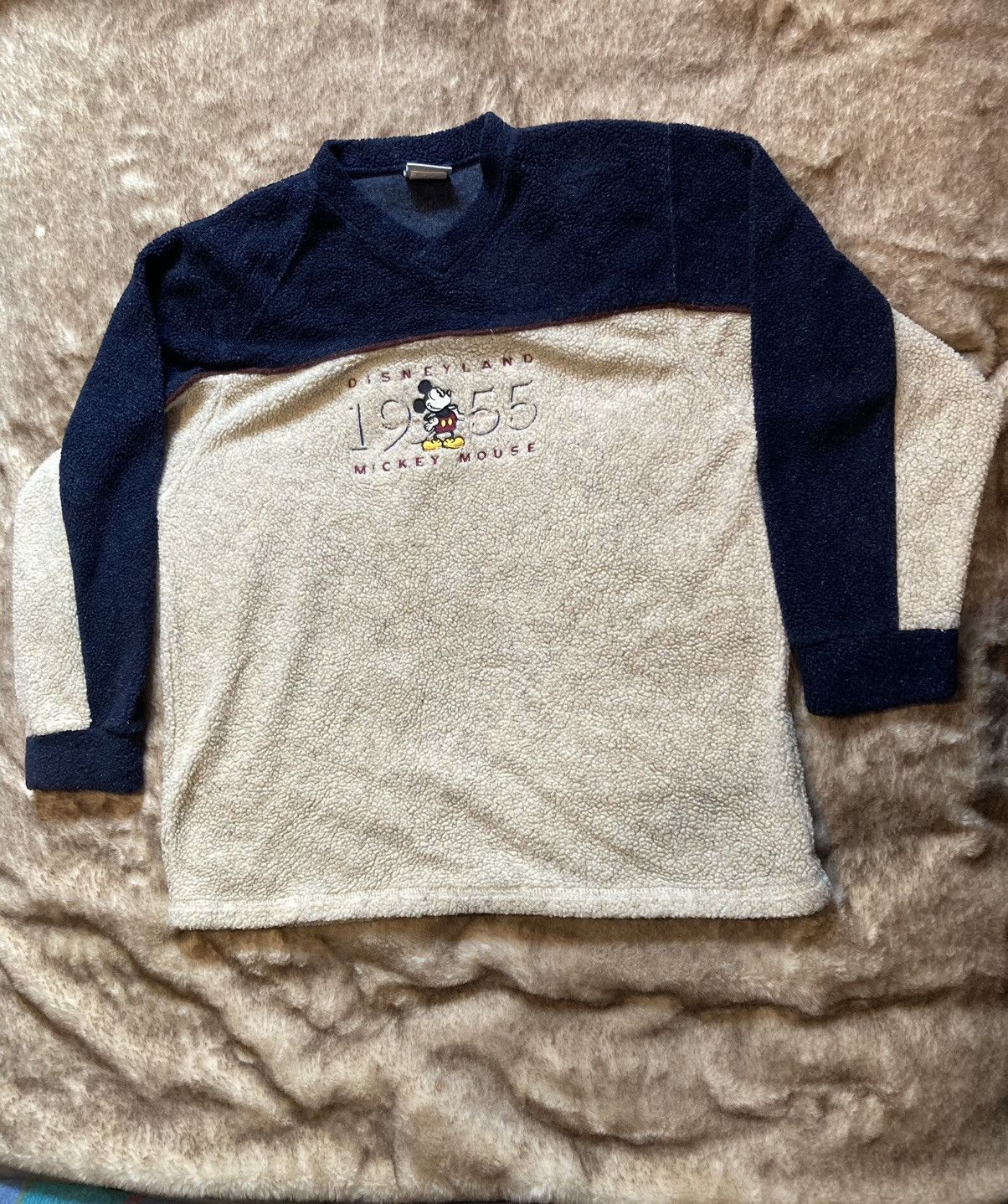 Disney Women’s Medium Vintage Disney Mickey Mouse Sweater Size M / US 6-8 / IT 42-44 - 1 Thumbnail
