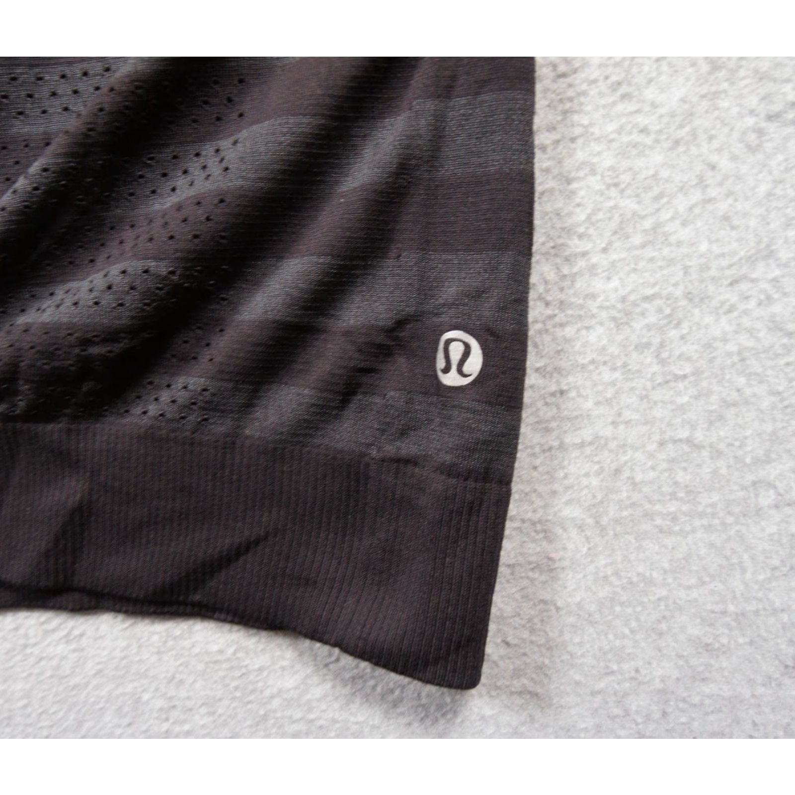 Lululemon Lululemon Shirt Womens 8 Gray Breeze Long Sleeve Activewear Training Workout Gym Size M / US 6-8 / IT 42-44 - 4 Thumbnail