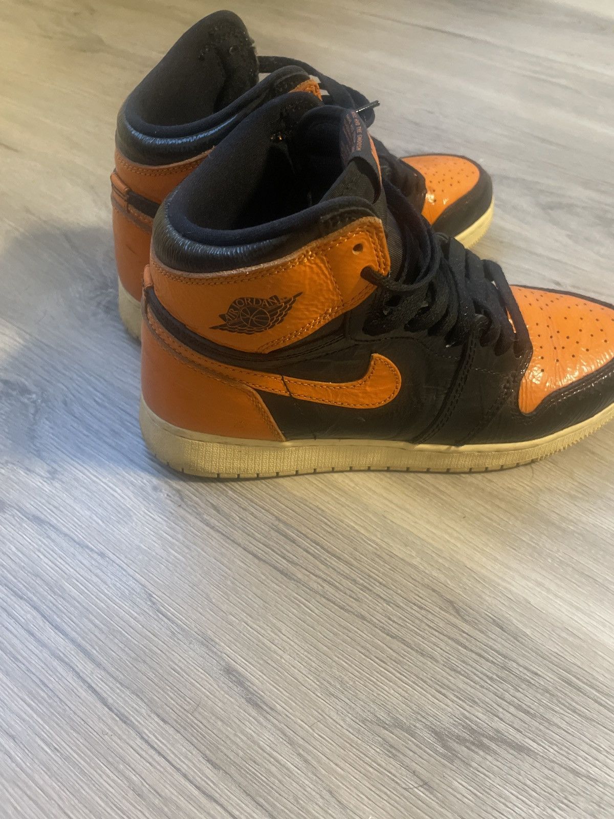 Jordan Brand Air Jordan 1 Retro High OG 'Shattered Backboard 3.0' Size US 6 / EU 39 - 3 Thumbnail