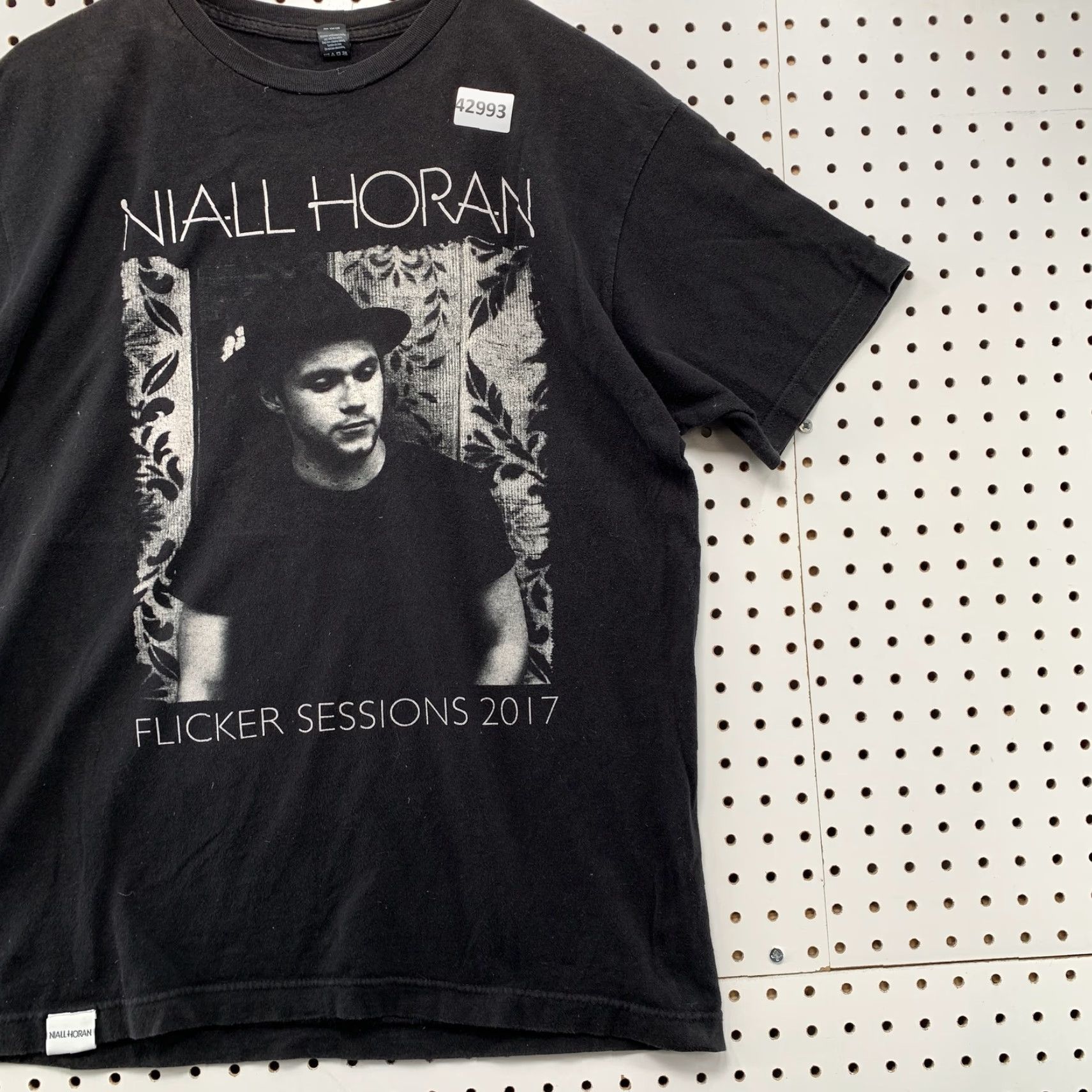 Tultex VINTAGE Niall Horan Flicker Sessions Shirt Mens Large Tultex Music 2017 Graphic Black Adult Large T-Shirt Mens Size US L / EU 52-54 / 3 - 5 Thumbnail