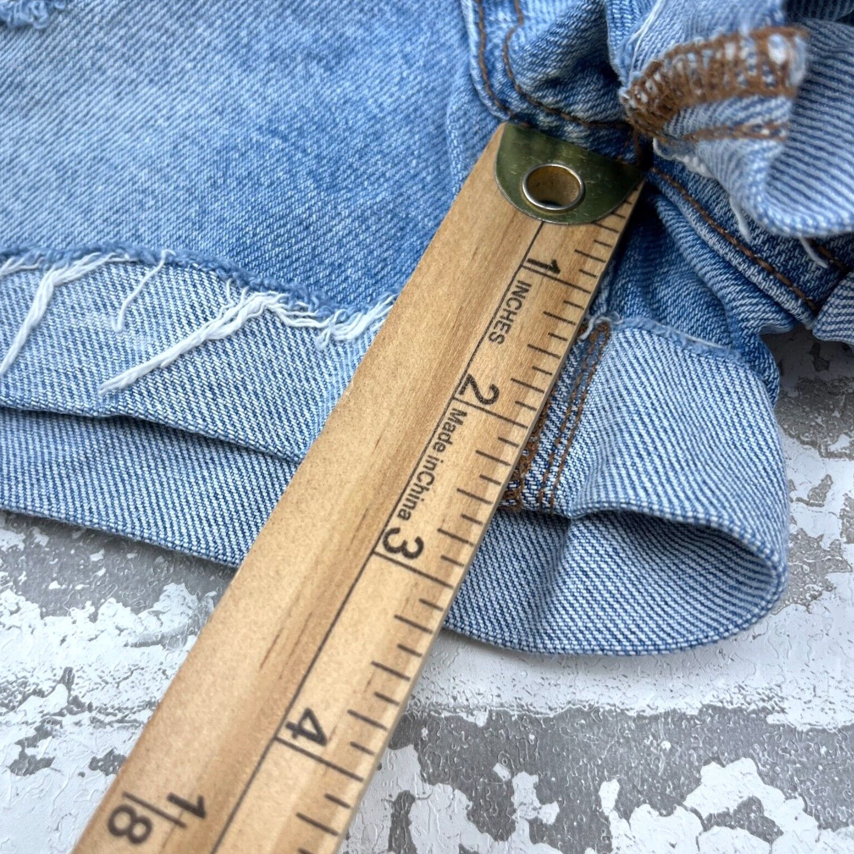American Eagle Outfitters American Eagle Outfitters Shorts Women 8 Cut Off Baggy Mom Med Wash Faded Holes Jorts Size 30" / US 8 / IT 44 - 6 Thumbnail