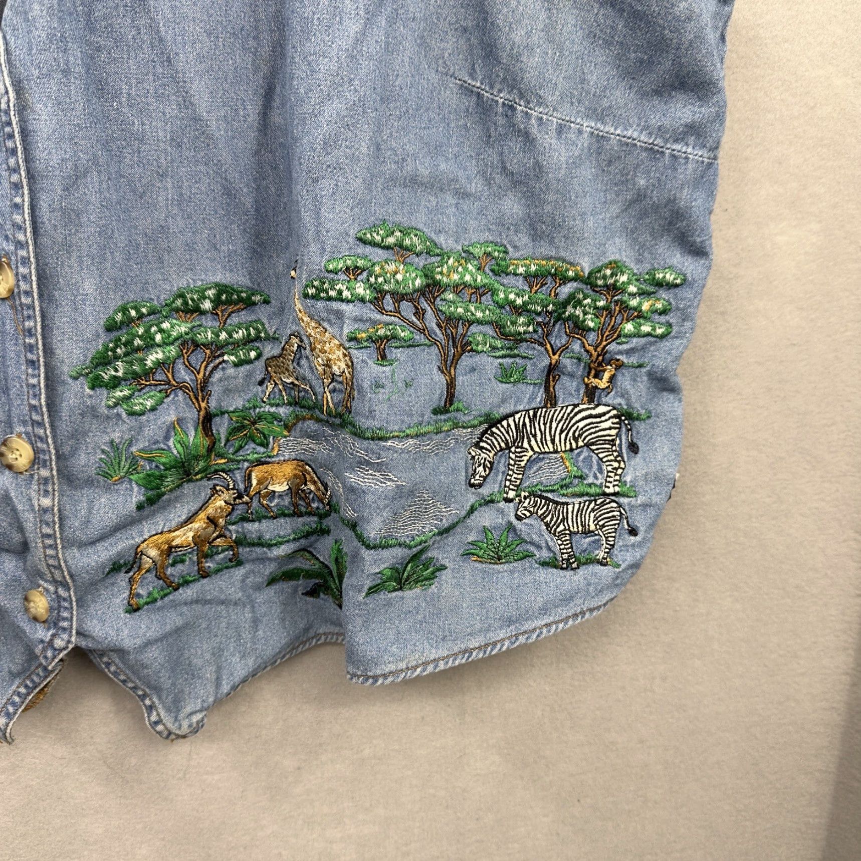 Vintage VINTAGE WWF Vest Women Plus 26/28 Embroidered Safari Chambray 90s Core READ Shirt Ladies 90s WWF Vest Size 4XL / US 24-26 - 3 Thumbnail