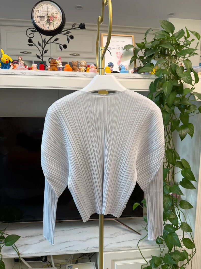 Issey Miyake Issey Miyake size:3 A light grey pleated cardigan Size S / US 4 / IT 40 - 3 Thumbnail