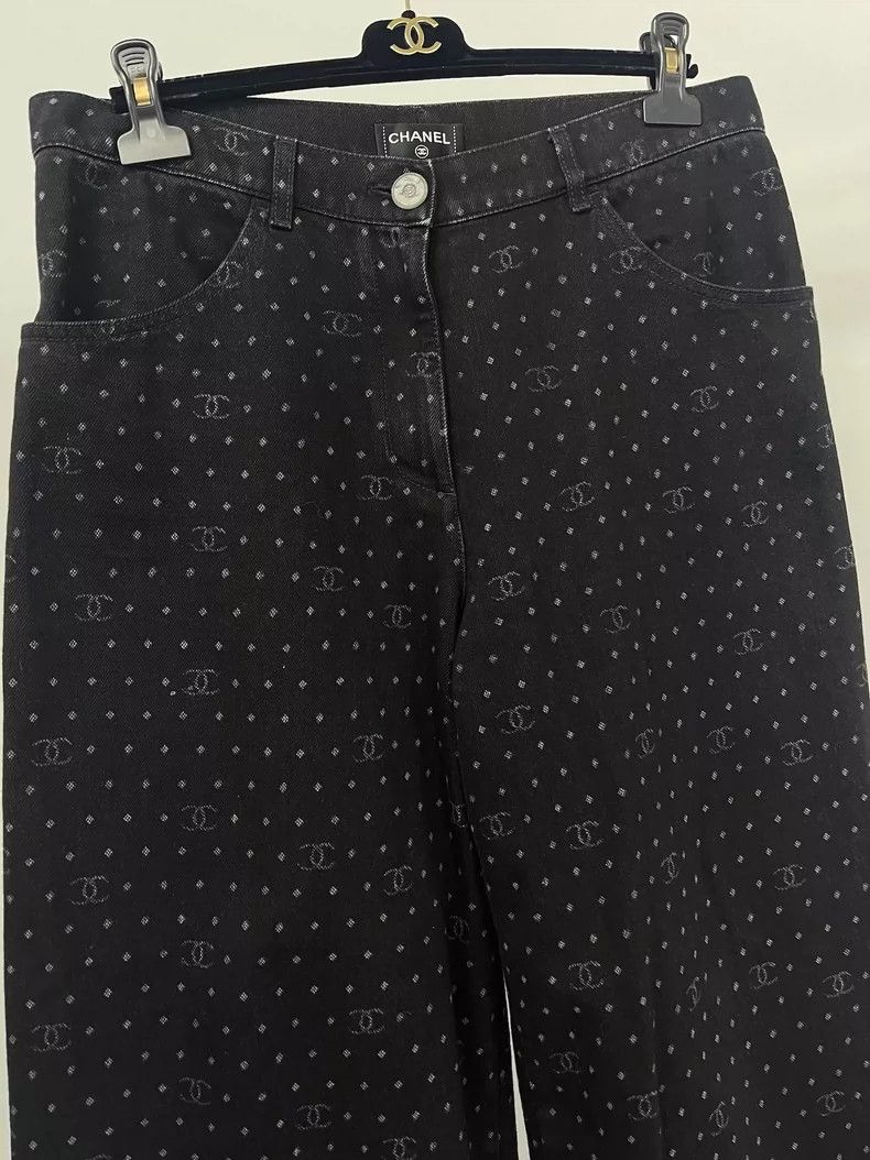 Chanel Chanel Black full logo wide-leg jeans Size 27" / US 4 / IT 40 - 2 Thumbnail