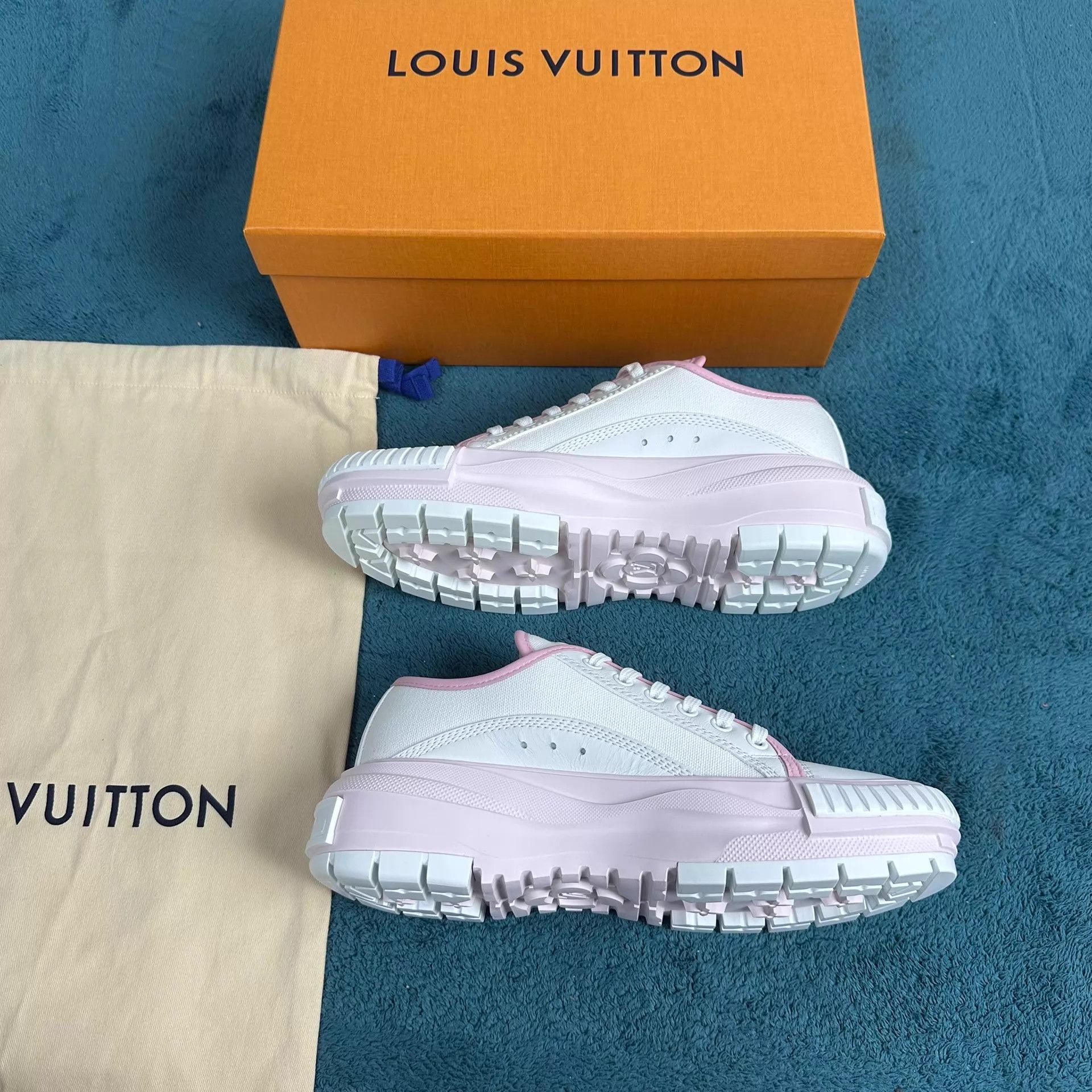 Louis Vuitton lv squad low top casual sneakers women's white & pink 36.5 Size US 6 / IT 36 - 3 Thumbnail