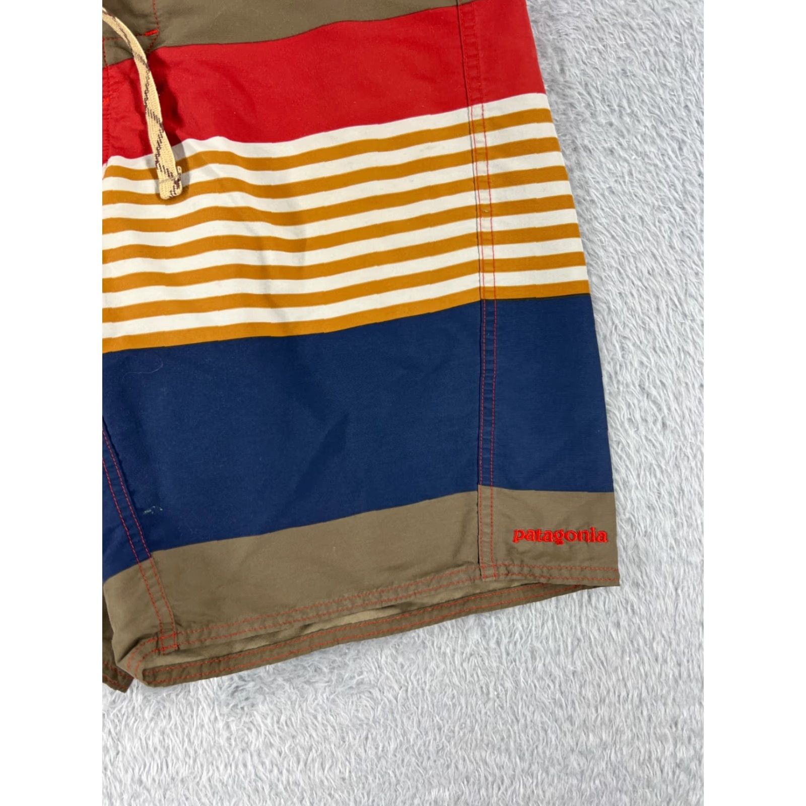 Patagonia Patagonia Board Shorts Mens 31 Blue Red Beige Wavefarer 21" Beach Swim Trunks Pockets | Men's Bottoms Surfing Recreational - Blue Size US 31 - 2 Thumbnail
