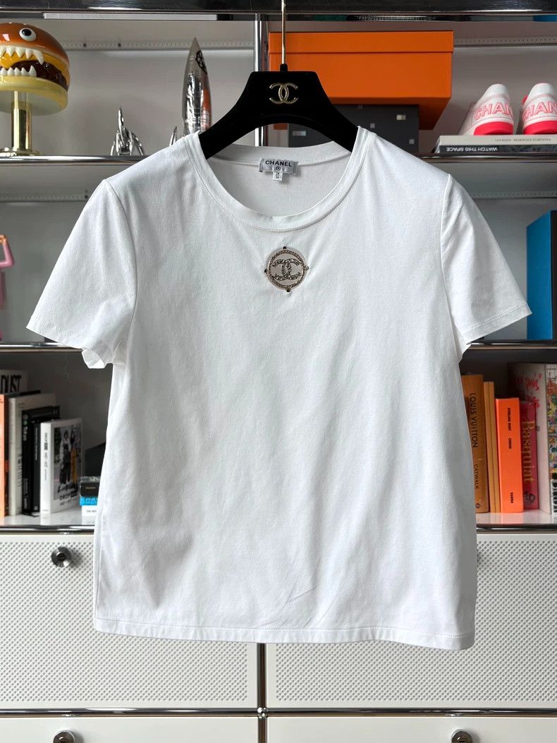 Chanel Chanel Chest medal rhinestone double c logo white short-sl Size XXS / US 00 / IT 34 - 1 Thumbnail