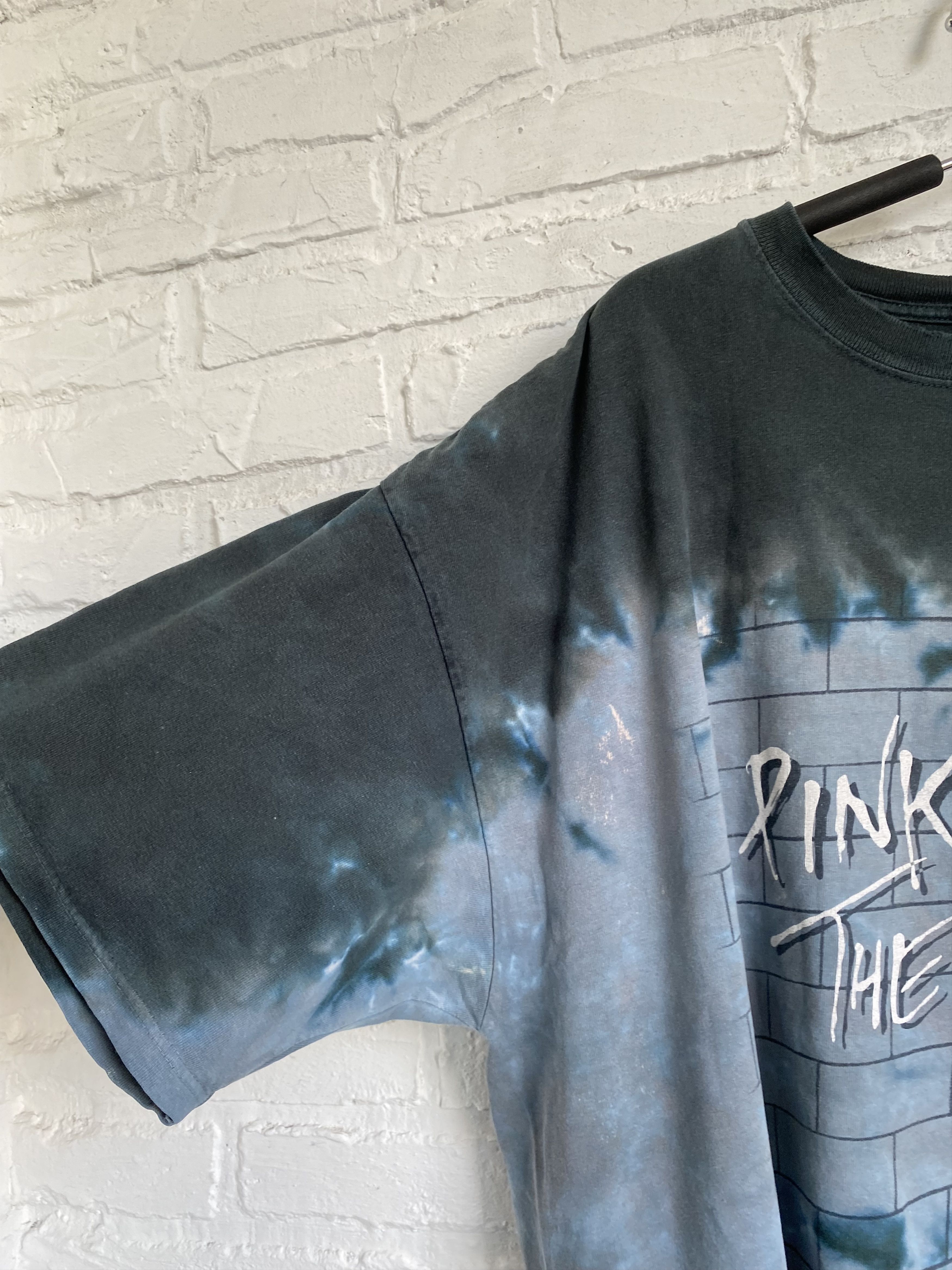 Pink Floyd Vintage 2007 Pink floyd the wall liquid blue t-shirt Size US XXL / EU 58 / 5 - 8 Thumbnail