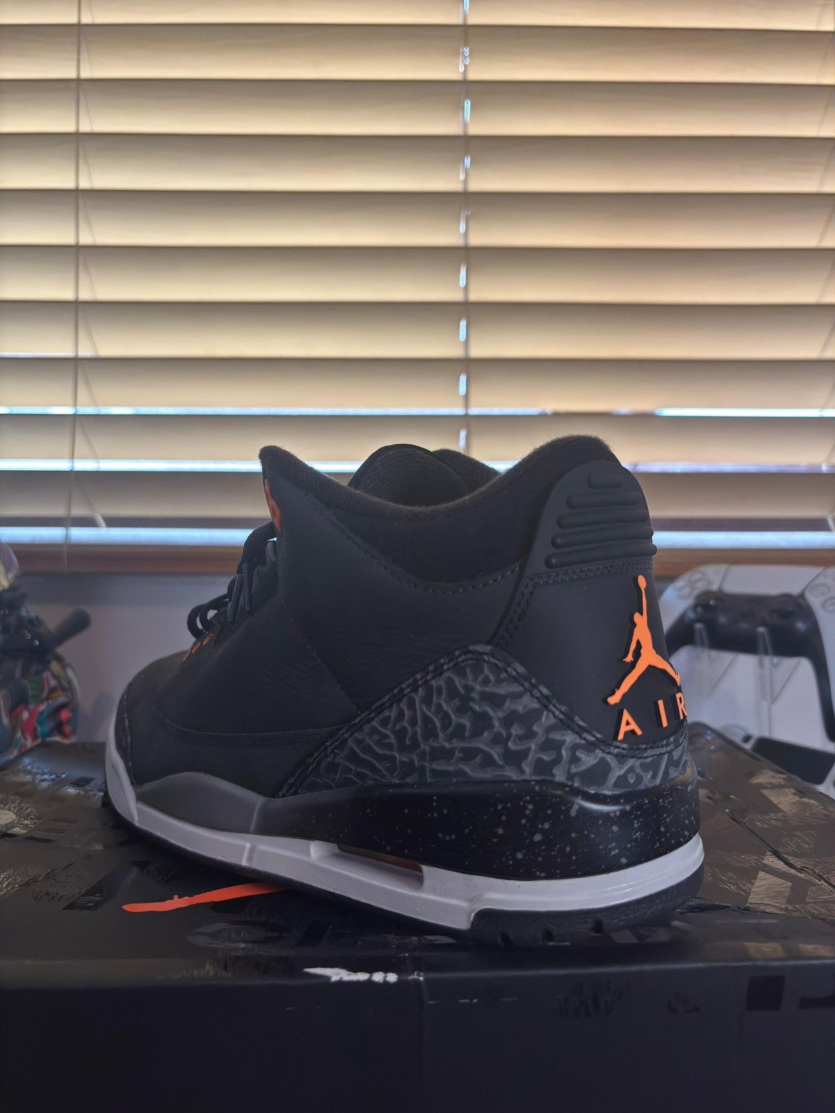 Jordan Brand Nike Air Jordan 3 Retro "Fear" Size US 11 / EU 44 - 5 Thumbnail