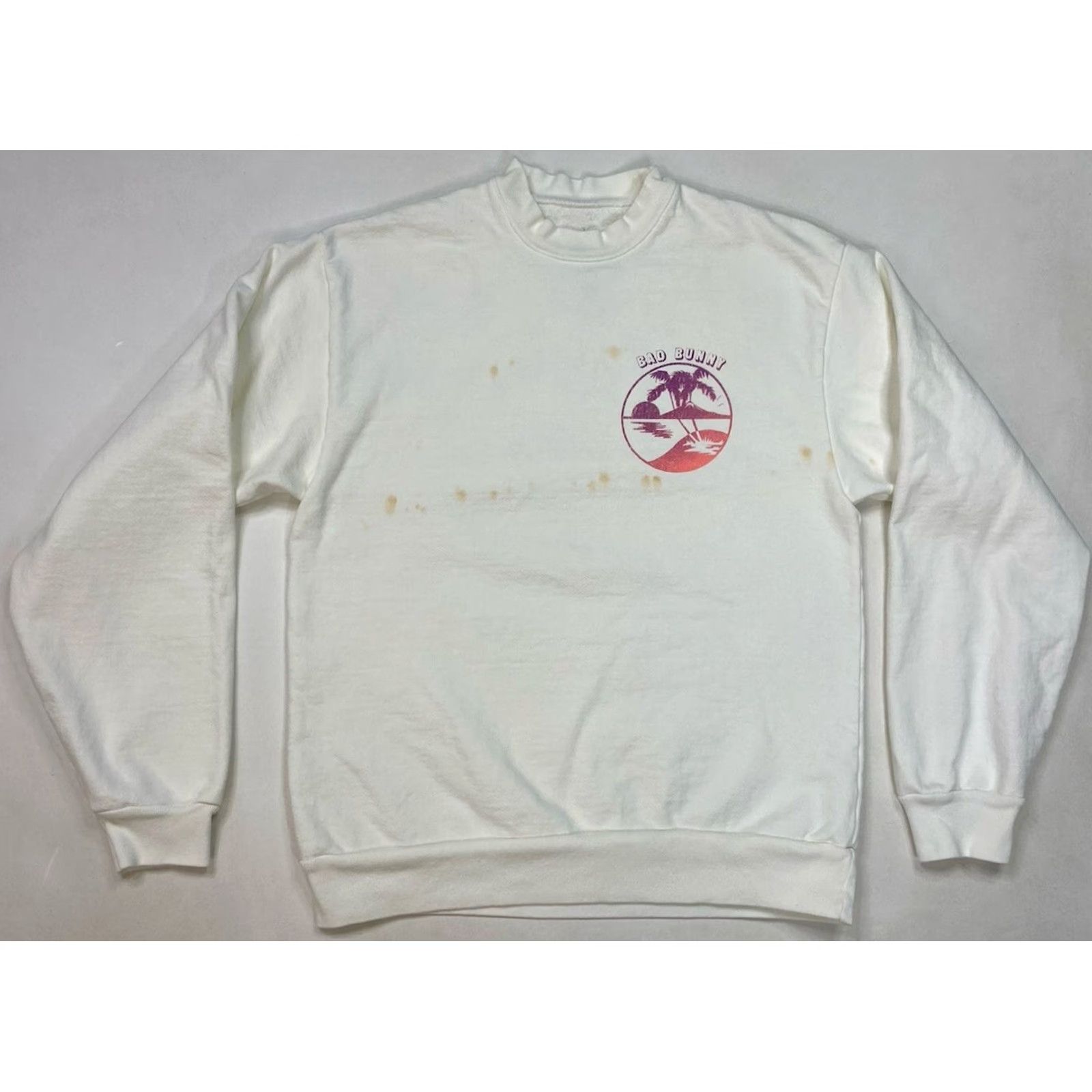 Vintage Bad Bunny World's Hottest Tour 2022 Un Verano Sin Ti Sweatshirt Men Small Music Shirt Size US S / EU 44-46 / 1 - 4 Thumbnail