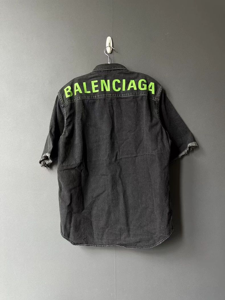 Balenciaga Balenciaga size 38 Logo jeans short-sleeved shirt behind Size US S / EU 44-46 / 1 - 1 Thumbnail
