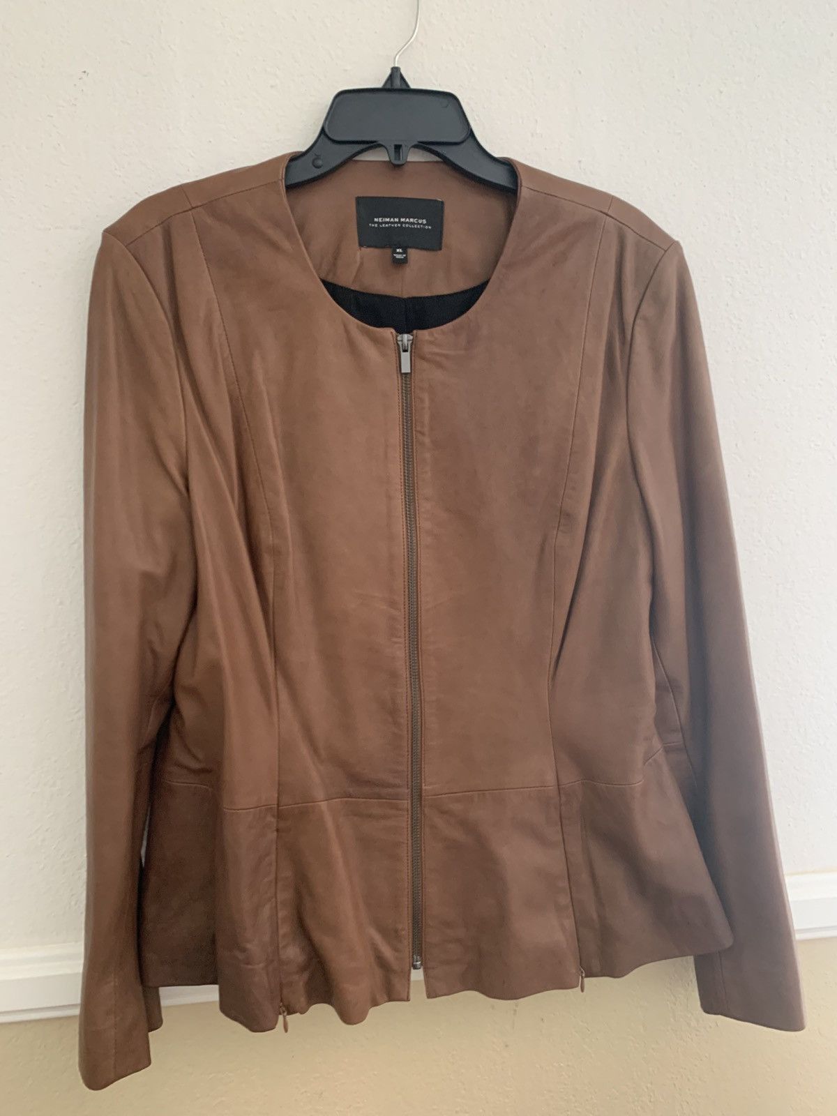 Neiman Marcus Neiman Marcus Leather Jacket Size XL / US 12-14 / IT 48-50 - 1 Thumbnail