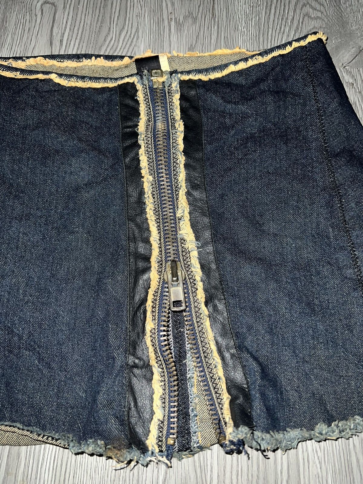 Japanese Brand Y2K big zip micro skirt ➕🖤 Size 25" / US 0 / IT 36 - 3 Thumbnail