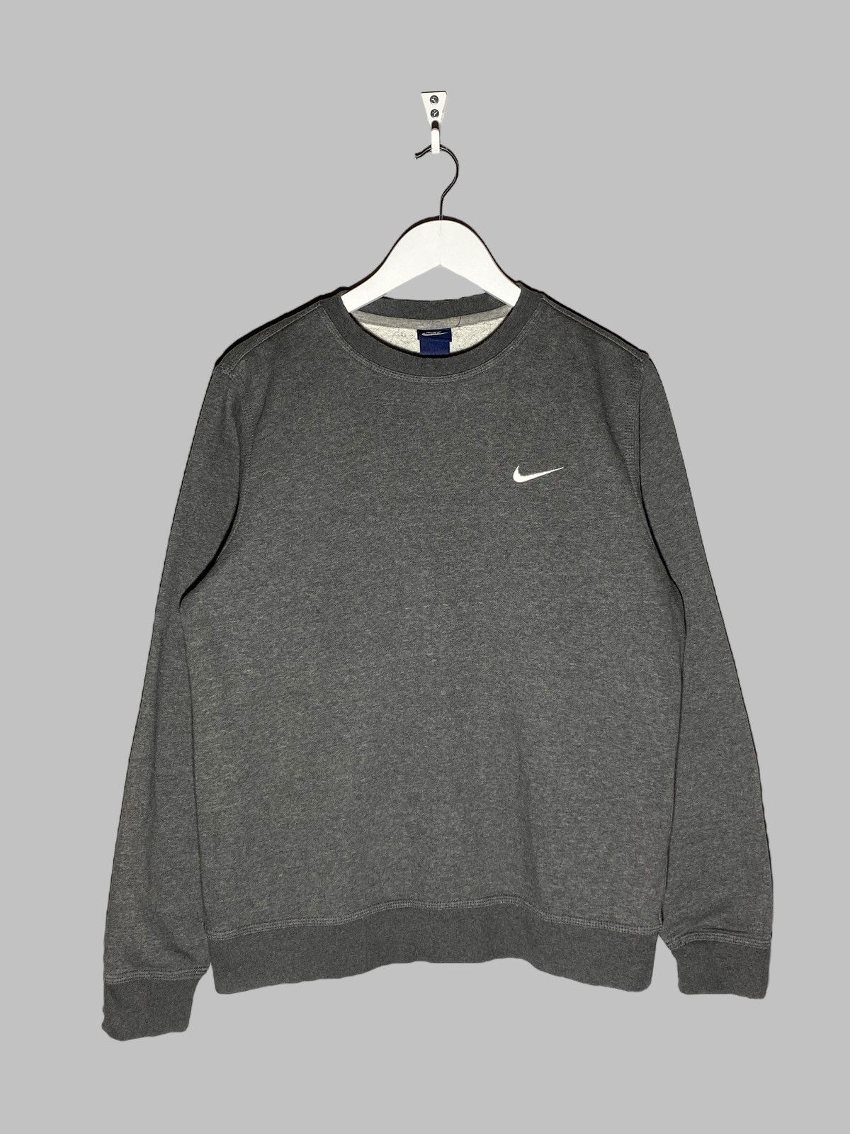Nike 🔥 NIKE ESSENTIALS EVERYDAY WEAR CREWNECK SWEATSHIRT Size US M / EU 48-50 / 2 - 1 Thumbnail