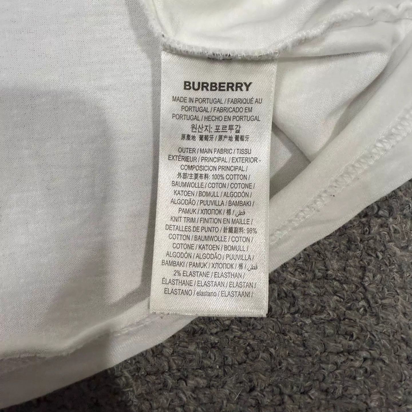 Burberry Burberry Abstract Wmn White Short-Sleeve T-shirt XL 99 New Size XL / US 12-14 / IT 48-50 - 4 Thumbnail