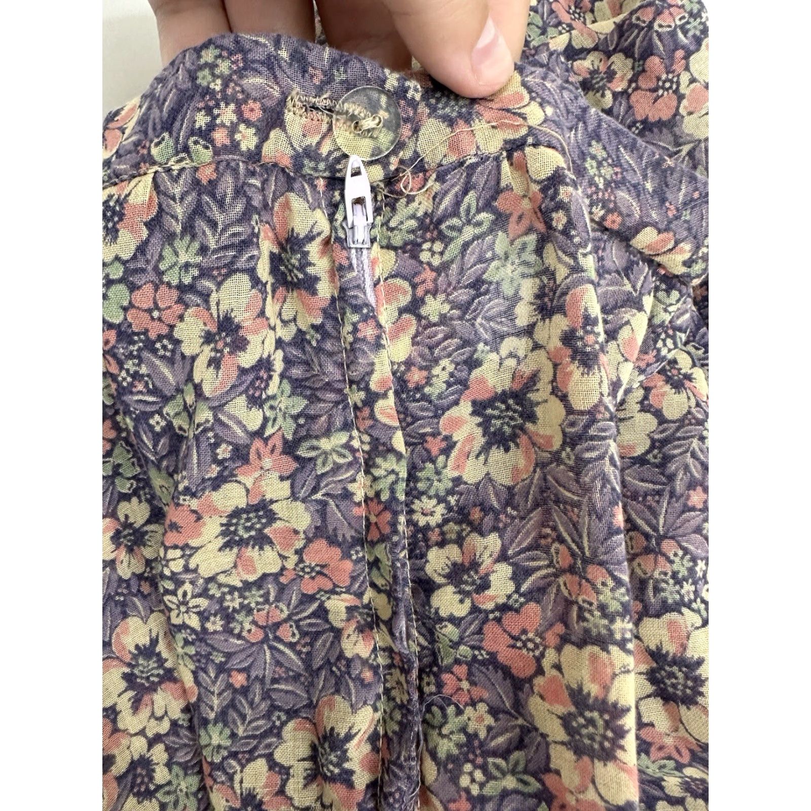 Vintage VINTAGE Jody T of California Womens Skirt Midi Purple Floral 13 Size 13 Cotton Polyester Buttons Zipper Pockets 80s 90s Beach Womens Size 34" / US 12 / IT 48 - 7 Thumbnail