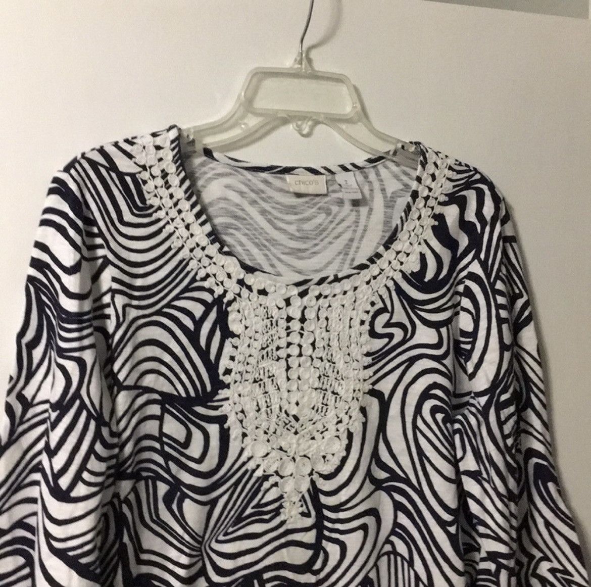 Chicos Chico’s Black and White Long Sleeve Size XS / US 0-2 / IT 36-38 - 2 Thumbnail